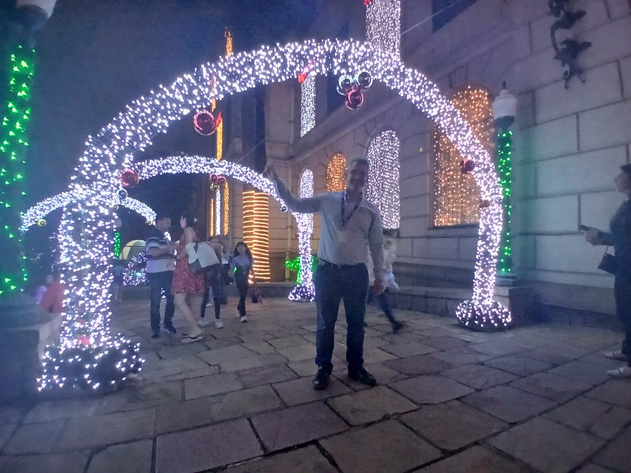 Arquidiocesano inaugura premiada iluminação de Natal para o público