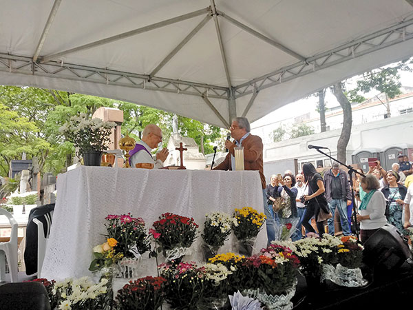 Cemitério da Vila Mariana terá missa especial no Dia de Finados