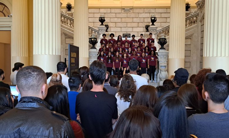 Coral Jovem Heliópolis faz apresentação conjunta no Museu do Ipiranga