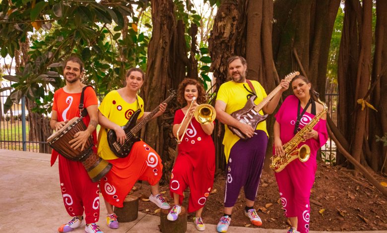 Grupo Rocambole leva música e teatro ao Parque da Independência