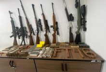 PM apreende fuzis, munições, dinheiro e drogas em casa no Sacomã