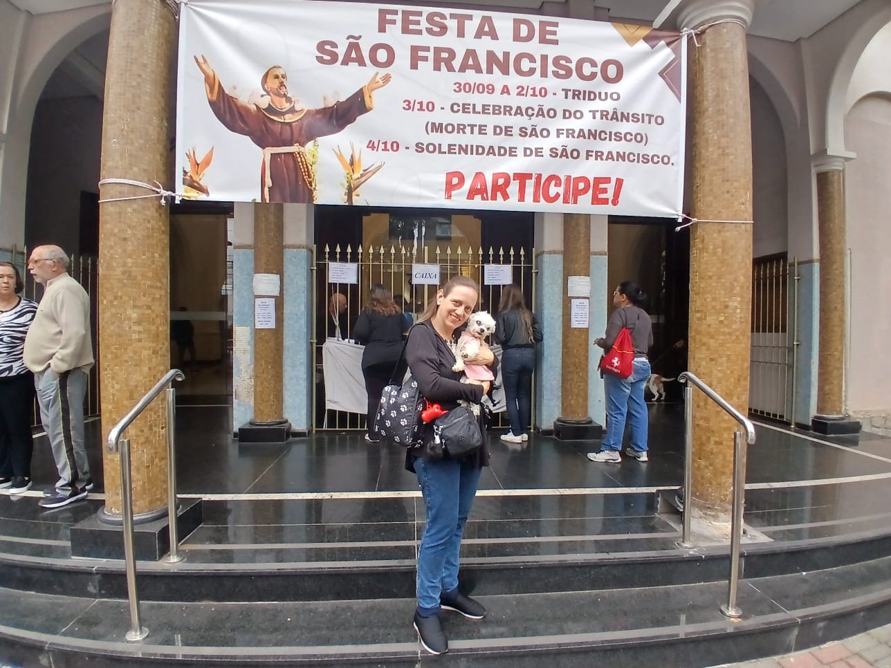 Pets são abençoados no dia de São Francisco de Assis