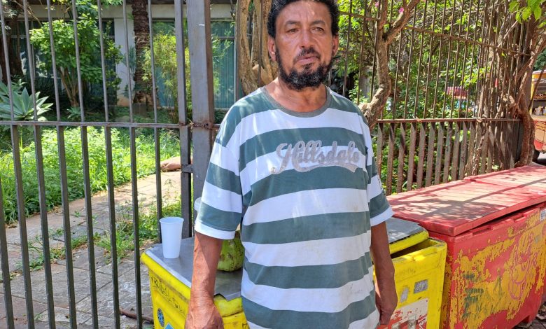 Popó sofre AVC, mas continua firme vendendo água de coco