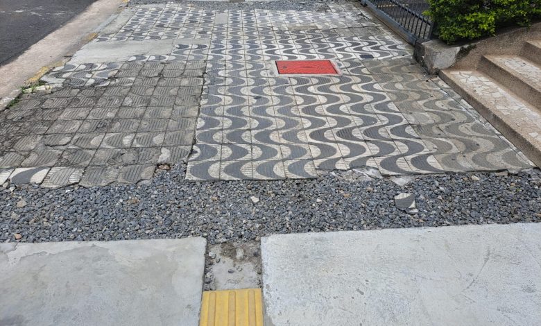Reformas inacabadas em calçadas do Ipiranga são perigo constante de acidentes