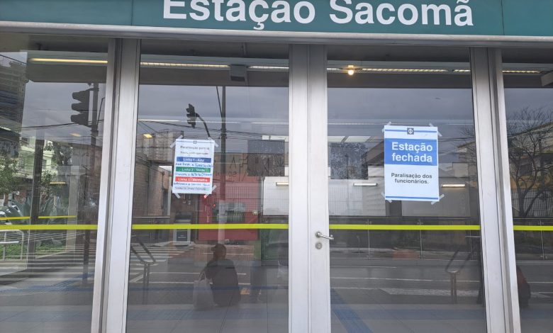 Passageiros ficam sem poder usar o metrô Sacomã