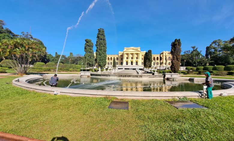 Fonte do Museu do Ipiranga recebe limpeza