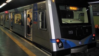 Passageiros do metrô e dos trens no início da operação pagam passagem mais barata