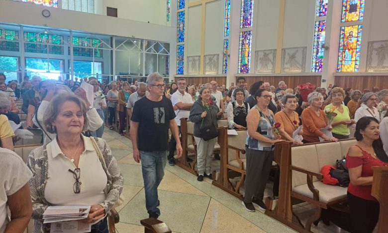 Santa Rita Atrai Milhares de fiéis em Mirandópolis